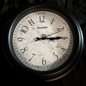 4/$20🧁Sharp Marble Wall Clock